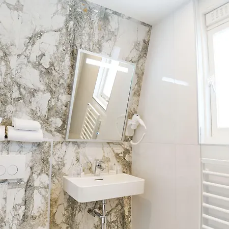 Alp De Veenen 3* 암스텔벤